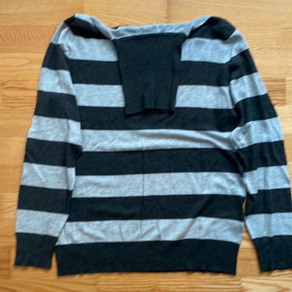 Joseph A turtleneck sweater. Size L. Rayon/Nylon blend